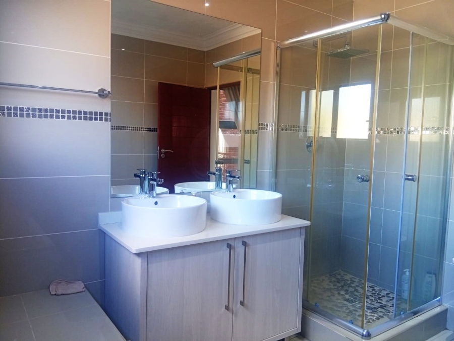 4 Bedroom Property for Sale in Heuwelsig Free State